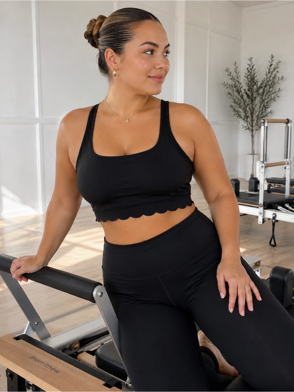 JoyLab | Scalloped Hem Medium Support Sports Bra Black - Size XL